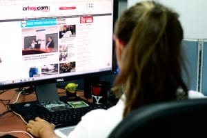 El aumento de la productividad y la reducción de costos operativos son atractivos para aplicar el teletrabajo. Archivo CRH/Daniela Abarca