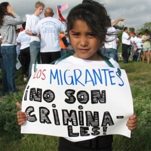 Las familias tienen miedo de salir a la calle por los insultos que reciben de los estadounidenses.