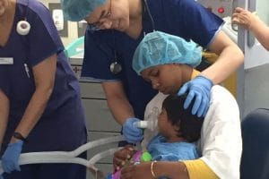 La compleja operación duró 8 horas pero todo salió bien. Ya Choity camina y hasta corre.