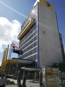 Cuando una empresa morosa con la CCSS realice trabajos para instituciones públicas, estas retendrán los dineros y los trasladarán a la Caja. Imagen ilustrativa. (Foto CRH).