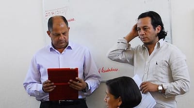 Iván Barrantes (derecha) diseñó la campaña del PAC que llevó a la Presidencia de la República a Luis Guillermo Solís.