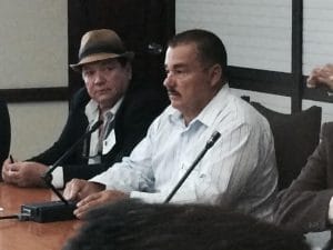 Gilbert Bell Fernández, de camisa blanca.Foto CRH