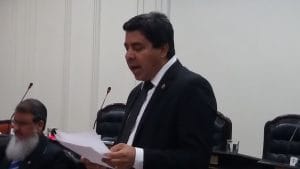 El legislador William Alvarado expresó dudas sobre la iniciativa. (CRH)