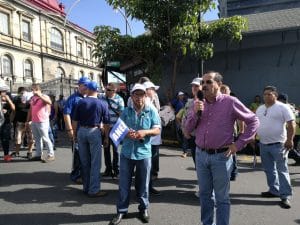 Albino Vargas, secretario General de la ANEP y coordinador de Patria Justa, en una manifestación el año anterior. (Foto CRH).