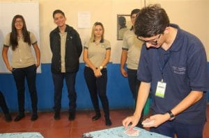 Estudiantes del TEC realizan giras por colegios públicos. Foto: Irina Grajales/TEC