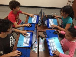 Entre mejor acceso a tecnologías, mayor aprovechamiento de los estudiantes.Tomada de Facebook.