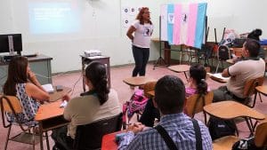 Los policías se capacitan en el trato a la población trans. (Imagen del Ministerio de Justicia y Paz)