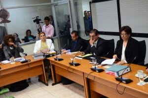 Los directivos del BCR comparecieron anoche ante la comisión investigadora. (CRH)
