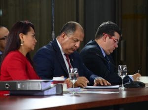 Geannina Dinarte, el presidente Solís y Sergio Alfaro. CRH