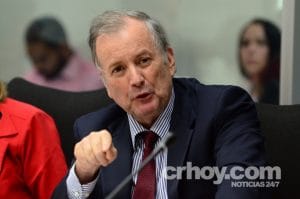 El diputado Ottón Solís cuestionó a los magistrados de la Sala III. (Daniela Abarca/CRH).