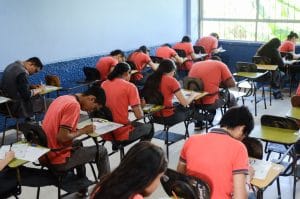La Unesco alertó de que los jóvenes más pobres tienen muchas dificultades en continuar sus estudios (Daniela Abarca/CRH)