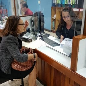 La diputada Patricia Mora presentó el miércoles anterior la demanda y aportó pruebas a la Fiscalía Adjunta de Probidad, Transparencia y Anticorrupción. (Cortesía del despacho de la legisladora).