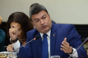 El diputado Ronny Monge, del PLN, también cuestionó el trato diferenciado que el ICE dio a Hidrotárcoles. (Daniela Abarca/CRH).