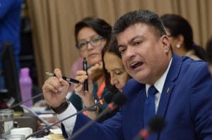 Diputados de la comisión que investigó el cementazo, en el periodo anterior, como Ronny Monge y Patricia Mora, concluyeron que el exmandatario faltó al deber de probidad. (CRH).