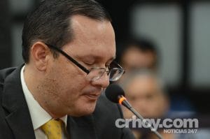Celso Gamboa comparece ante la comisión legislativa. CRH