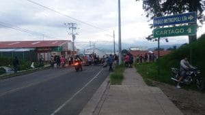 Manifestación por falta de agua en Cartago. CRH
