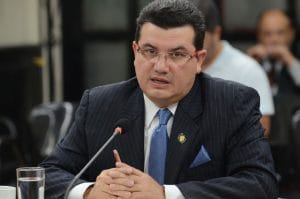 El ministro de la Presidencia, Sergio Alfaro, dijo que recomendaría al presidente Luis Guillermo Solís vetar la iniciativa, si se aprueba en segundo debate. (Daniela Abarca/CRH)