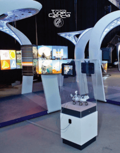 Exhibición cuenta con 8 estaciones interactivas. Foto: Conare.