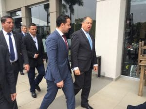 Los candidatos presidenciales cuestionaron la negativa de Luis Guillermo Solís de no destituir a Fernando Rodríguez. (CRH).