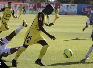 Scott fue delantero de los clubes más importantes del país.