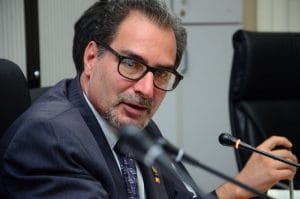 El secretario general de Siprocimeca, Marvin Atencio, dijo que el reglamento actual es injusto. (CRH).