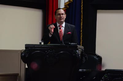 Celso Gamboa, magistrado suspendido de la Sala III de la Corte Suprema de Justicia, defendió ayer su inmunidad en el Plenario Legislativo. Habló por casi 30 minutos. (Daniela Abarca/CRH).