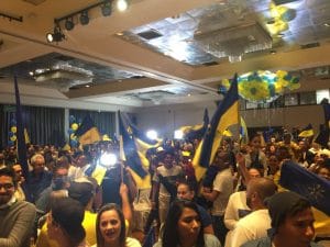 Seguidores de Restauración Nacional celebraron la noche de este domingo los primeros resultados. (CRH).
