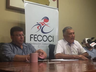 A la derecha el presidente de la Fecoci Juan Manuel González.