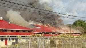 El incendio afectó al hospital de Ciudad Cortés en marzo del 2018. (Imagen tomada de Internet)