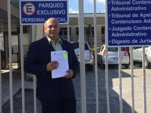 Lenín Hernández, dirige a un sector del gremio de los enfermeros. (Foto: Archivo CRH)