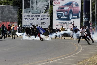 Violentas manifestaciones se mantienen por cuarto día. (AFP)