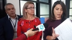 Álvaro Oconitrillo, Shirley Marín y Joselyne Rodríguez (de izquierda a derecha) son los tres funcionarios despedidos. (CRH).