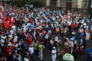 Los sindicatos del sector educativo del país anunciaron que a partir del 10 de septiembre se declararán en huelga indefinida en contra del plan fiscal