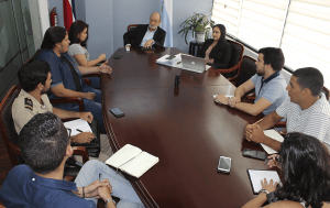 Las autoridades se reunieron con los estudiantes. (Imagen de la UCR)