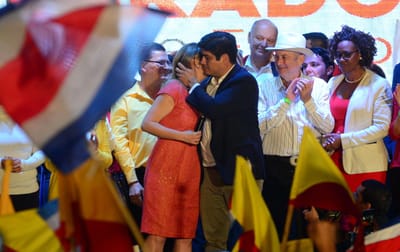 Carlos Alvarado Quesada, presidente electo de Costa Rica durante su discurso de aceptación del gane electoral.