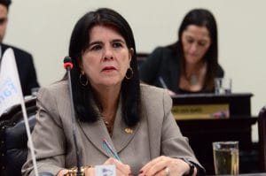 La diputada Floria Segreda, de Restauración Nacional, hizo la consulta. (CRH).