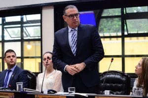 El diputado Roberto Thompson, del PLN, aseguró que los dos informes apuntan directamente a Casa Presidencial. (CRH).