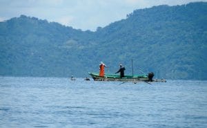 En agosto del 2016, estas personas salieron a pescar con trasmallo ilegal en el Golfo de Nicoya, a pesar de que se estaba en tiempo de veda. (Manuel Sancho/CRH)
