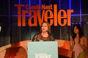 La embajadora costarricense en España, Doris Osterlof, entregó el premio. (Imagen cortesía ICT)