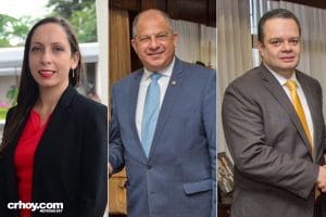 De izquierda a derecha, Carolina Hidalgo presidenta del congreso, Luis Guillermo Solís, expresidente de la República y Gonzalo Ramírez, expresidente de la Asamblea Legislativa.