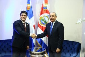 Alvarado se reunió este sábado con el presidente de República Dominicana, Danilo Medina. (Imagen de Presidencia de República Dominicana)