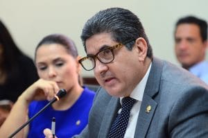Diputado Otto Roberto Vargas: "deja a un sector vulnerable fuera de la opción de crédito". (CRH).