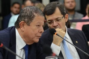 Jesús Ramírez y Carlos Chinchilla, cuando acudieron a una comparecencia legislativa por el cementazo. CRH/Daniela Abarca
