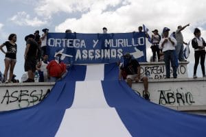 La posición geográfica estratégica de Nicaragua y la gran cantidad de ciudadanos de ese país que viven acá, son elementos que llenan de complejidad los pasos que decida dar el gobierno costarricense después de las elecciones presidenciales de este domingo. (Foto: AFP).