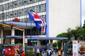 La reforma aprobada le disminuye un 5% de los recursos a la Caja provenientes del impuesto al tabaco. (CRH).