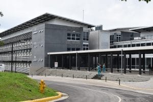 Institución dice que estrés que se vive en la Facultad es "usual" (CRH).