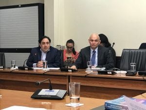 Julio Espinoza (izq.) y Melvin Quirós ya comparecieron ante los diputados. (CRH)