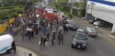Manifestación se realiza desde las 4: 00 p.m.