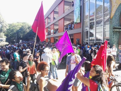 Estudiantes y profesores se unieron a marcha. Imagen ilustrativa. (CRH)