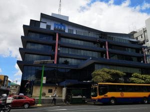 El Ministerio de Hacienda advirtió a la ciudadanía que ninguno de sus trámites se hace por teléfono. (CRH)